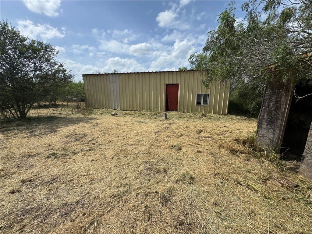 100,000 acres in Jim Wells County - photo 18