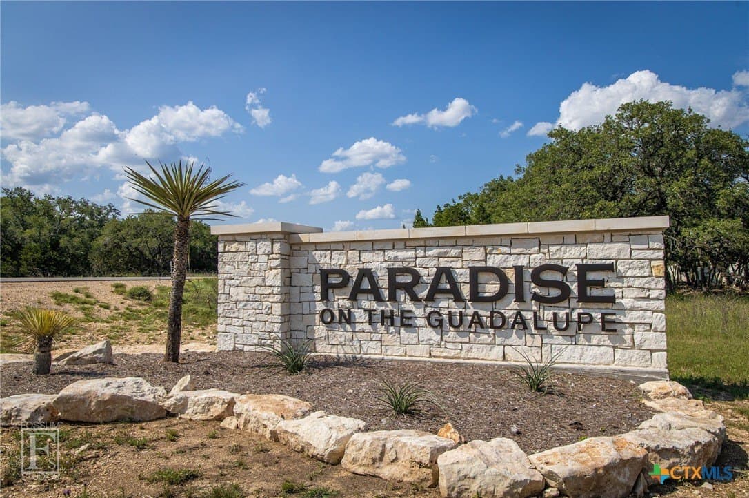 1.04 acres in Comal County gallery image 3