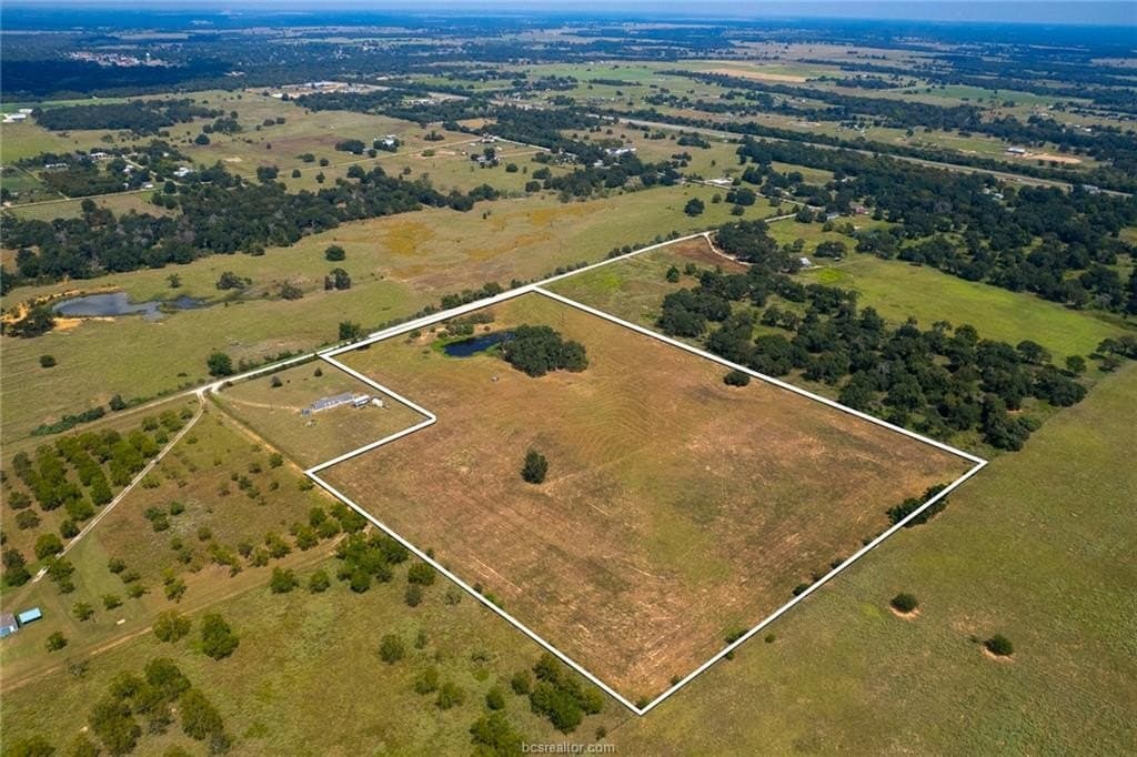 21.61 acres in Robertson County - photo 18