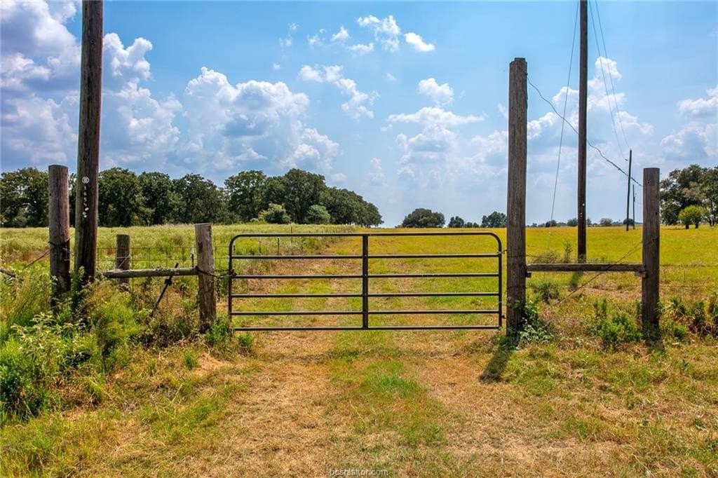 21.61 acres in Robertson County