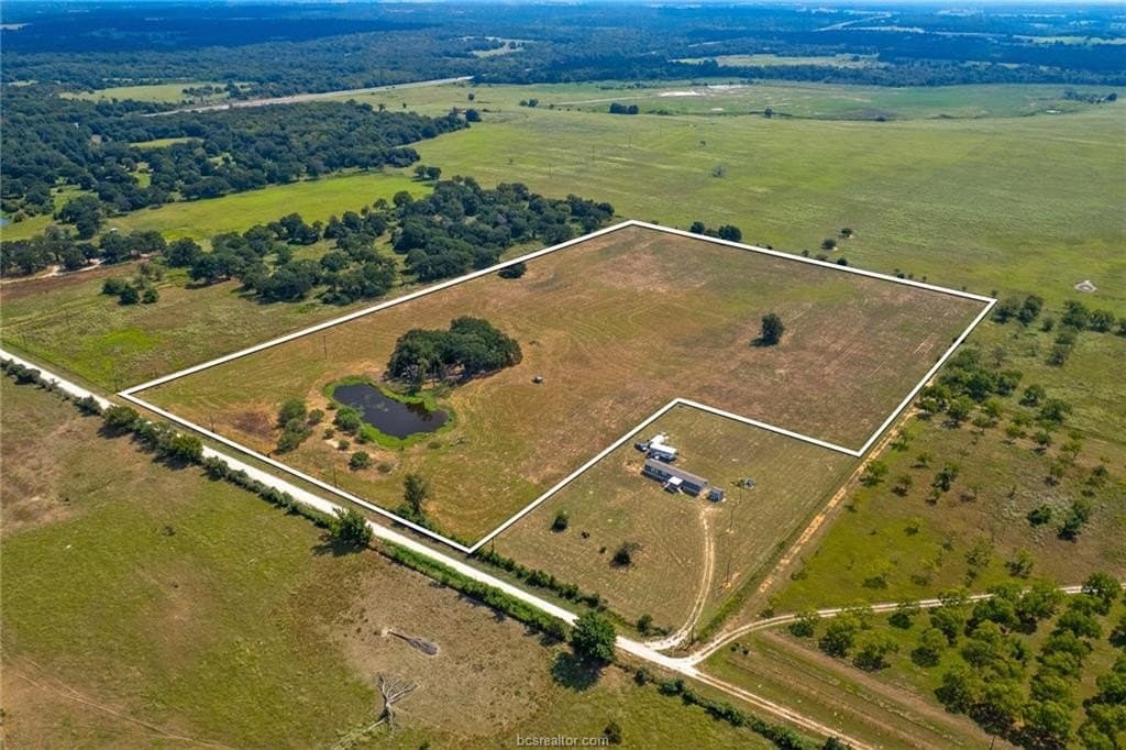21.61 acres in Robertson County - photo 10