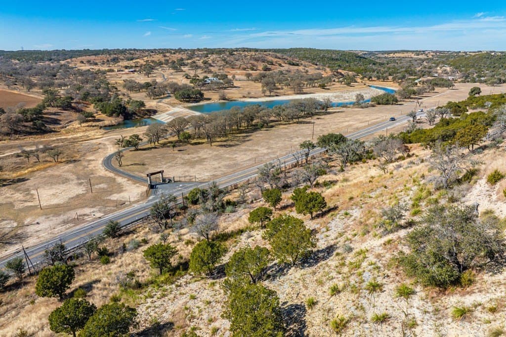 10.7 acres in Kerr County gallery image 4