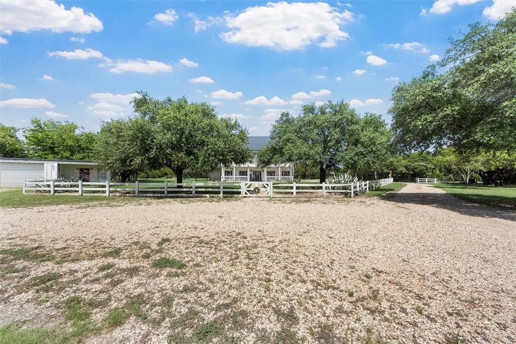 10.29 acres in McLennan County gallery image 4