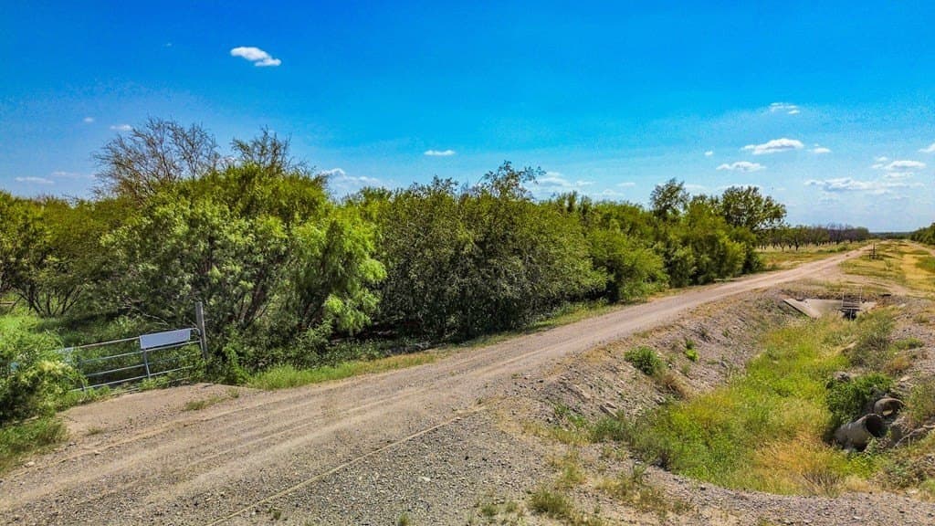 11.05 acres in Maverick County - photo 3