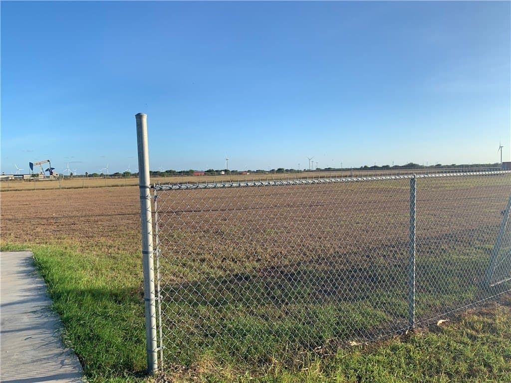 1.96 acres in Nueces County gallery image 3