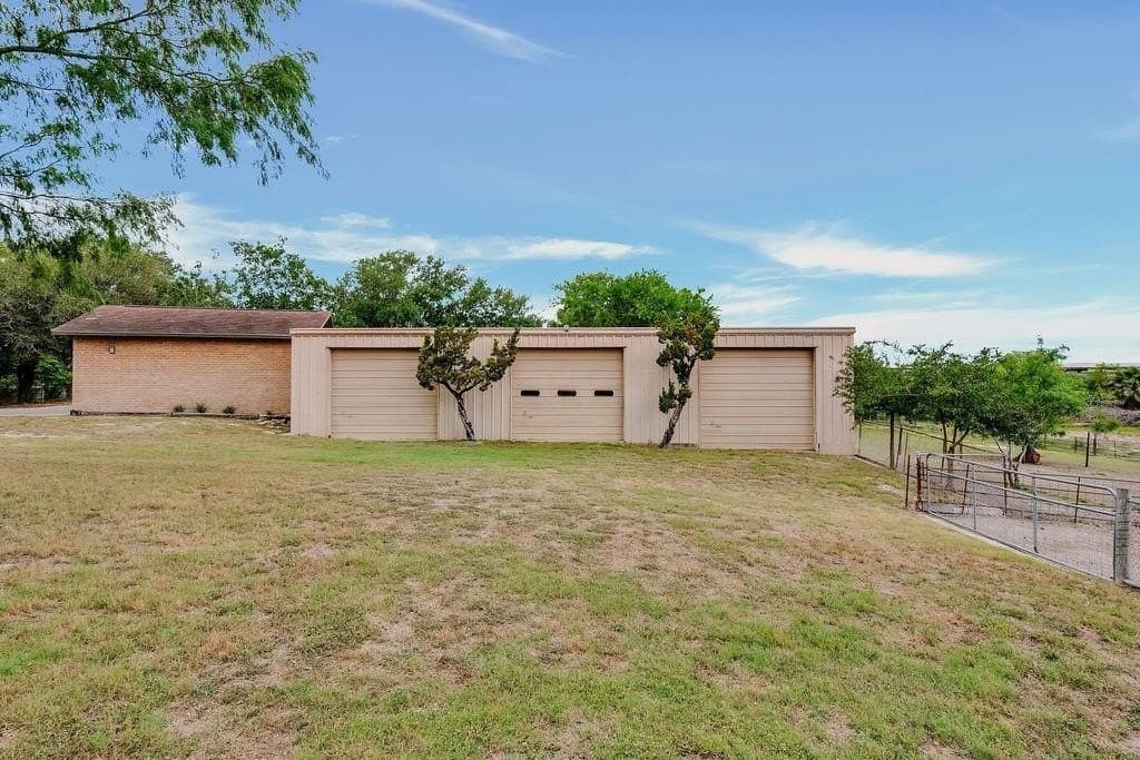 18 acres in Nueces County - photo 32