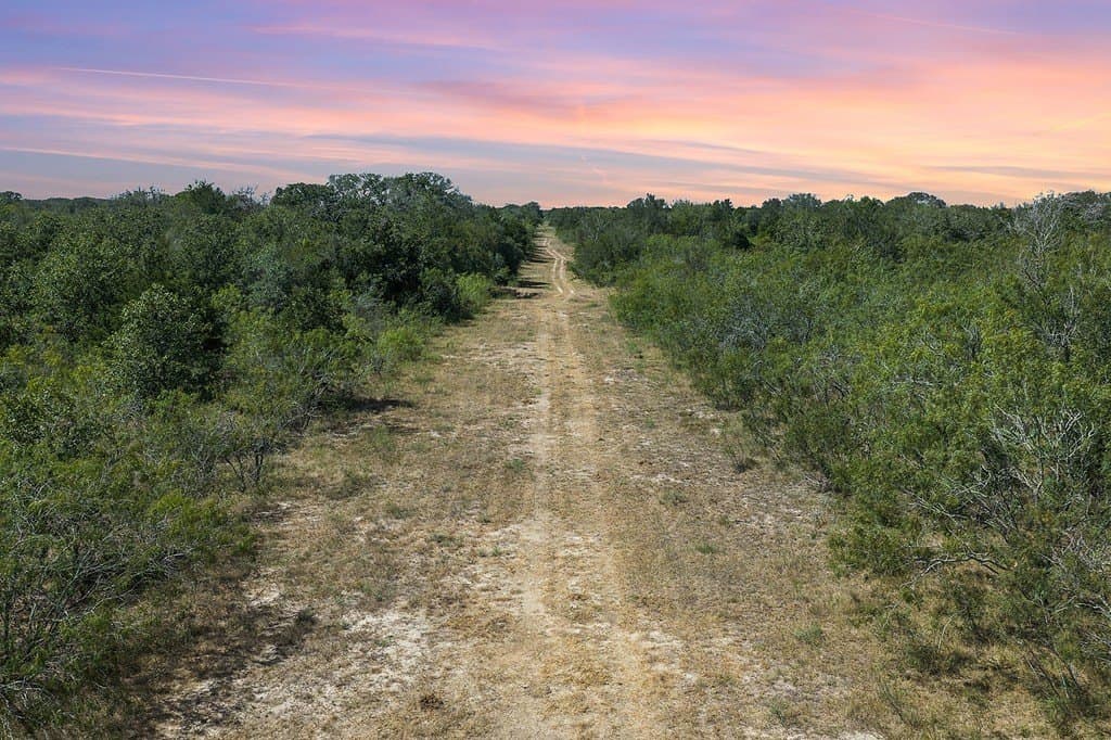 596.54 acres in Gonzales County - photo 3