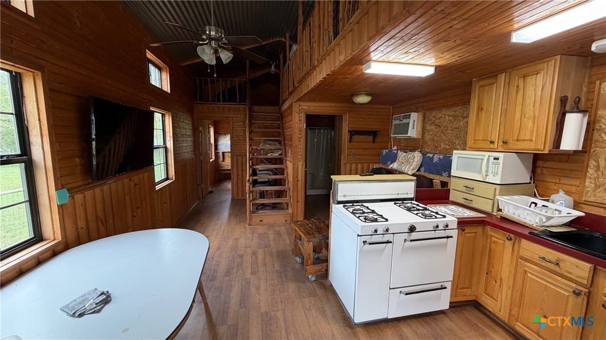 169.72 acres in Milam County - photo 13