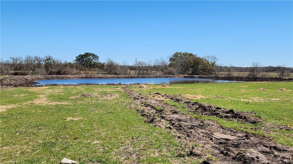 10 acres in McLennan County - photo 4