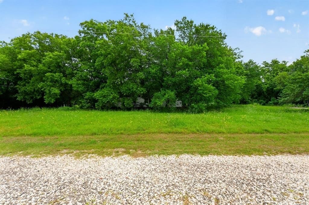 1 acres in Tarrant County gallery image 3