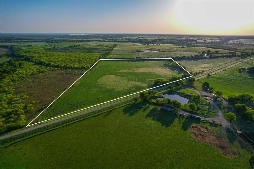 31 acres in Hill County
