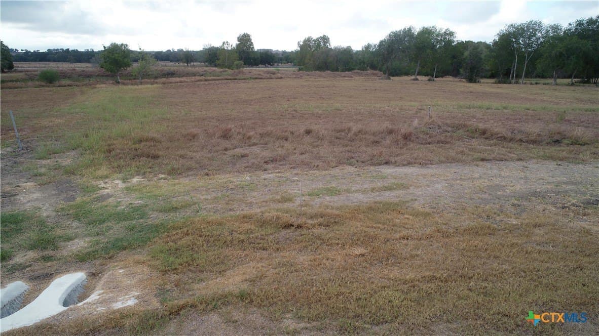 4.9 acres in Lavaca County - photo 6