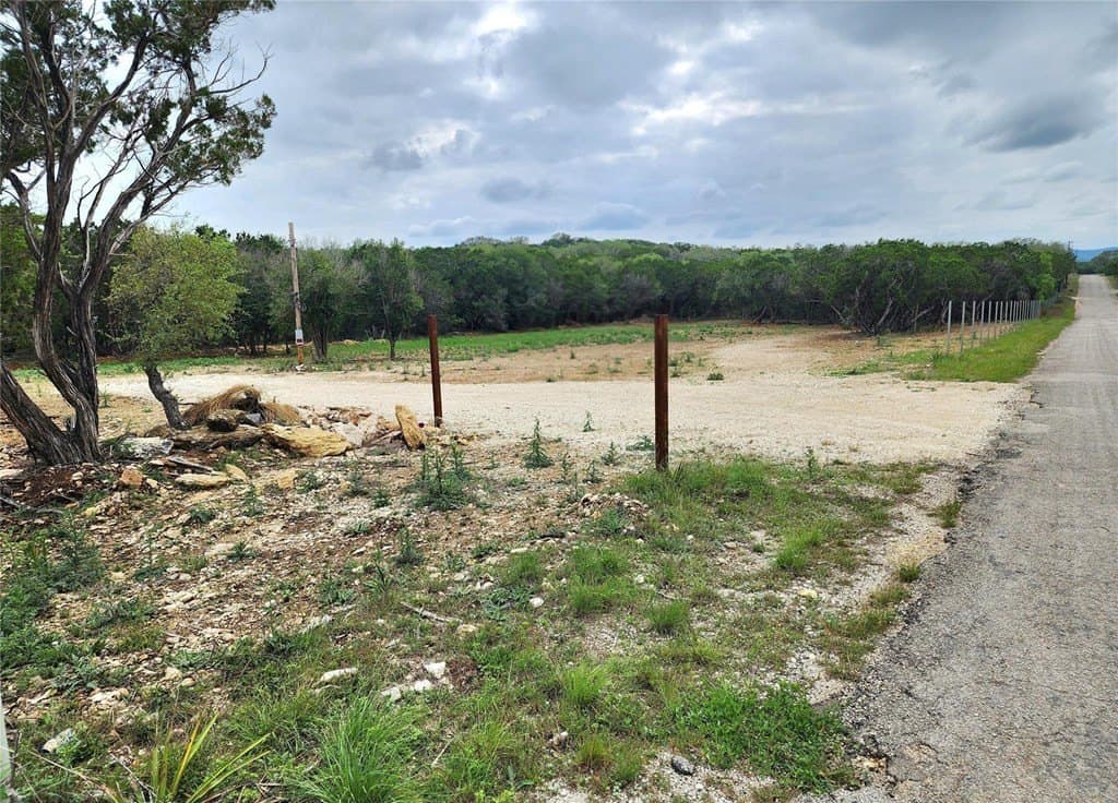 1.24 acres in Bandera County gallery image 3
