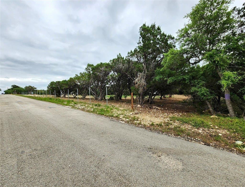 1.24 acres in Bandera County gallery image 4