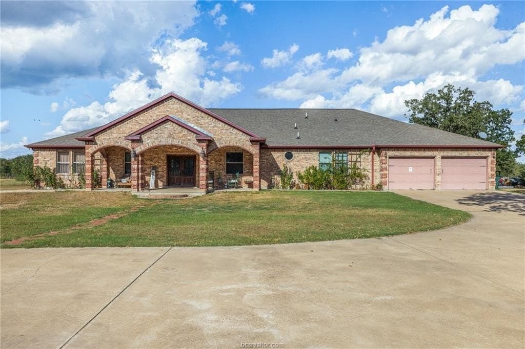 10 acres in Lee County