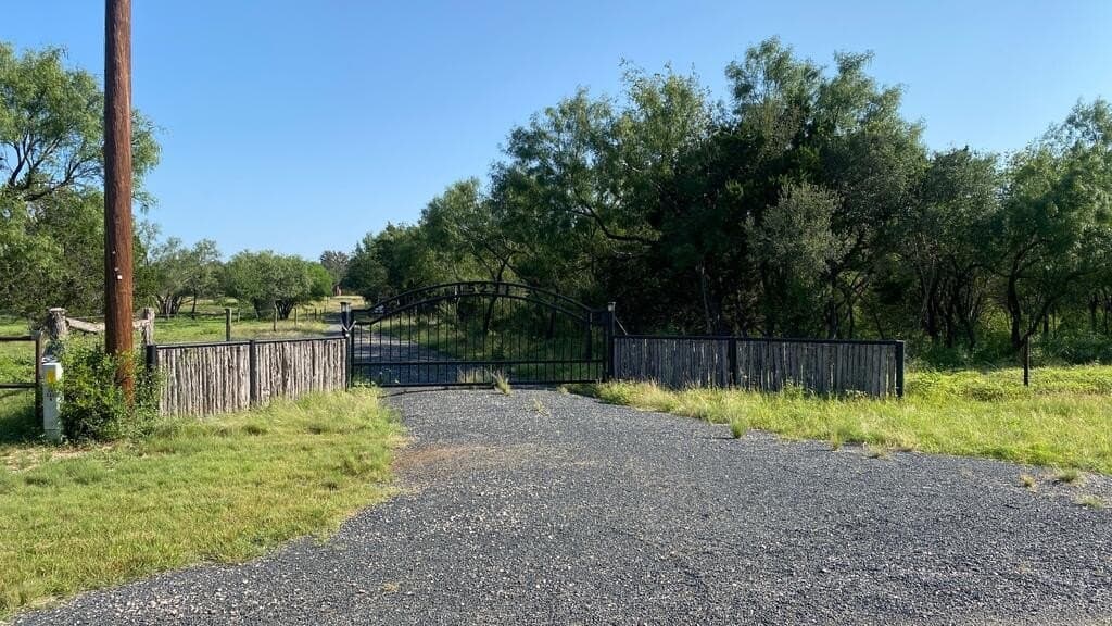 5.3 acres in Real County - photo 2