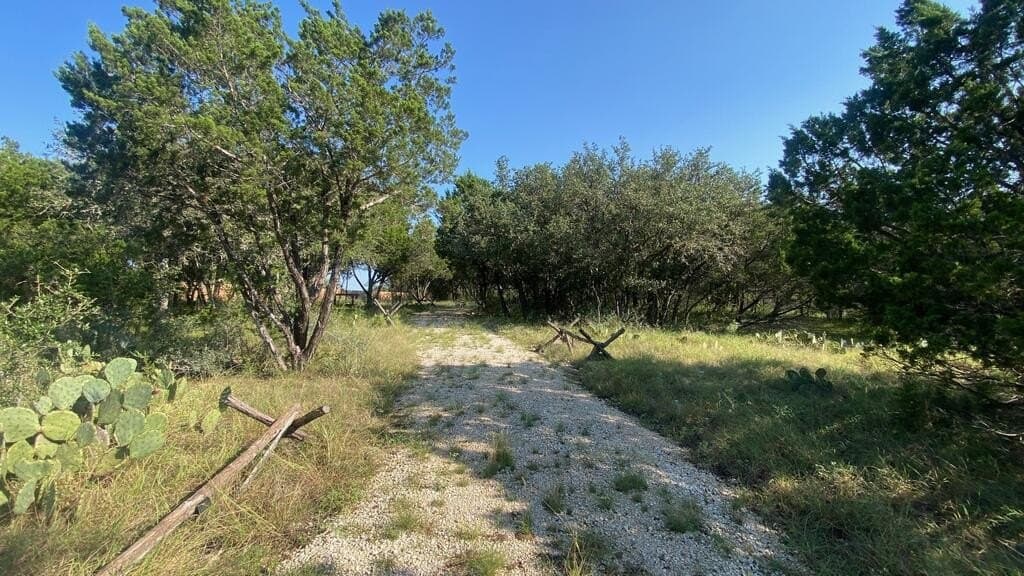 5.3 acres in Real County - photo 22
