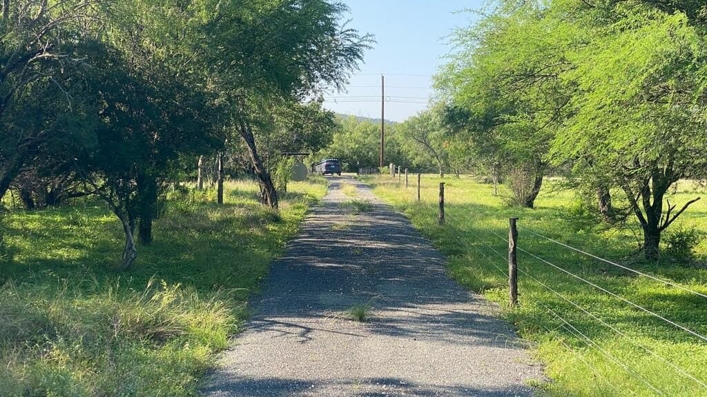 5.3 acres in Real County - photo 39