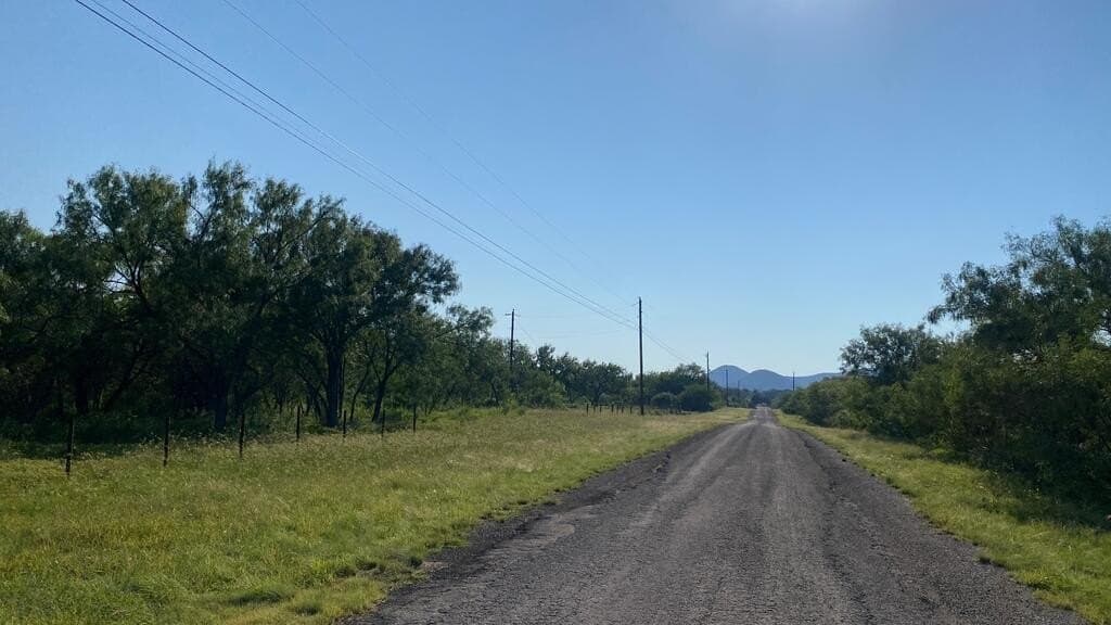 5.3 acres in Real County - photo 3