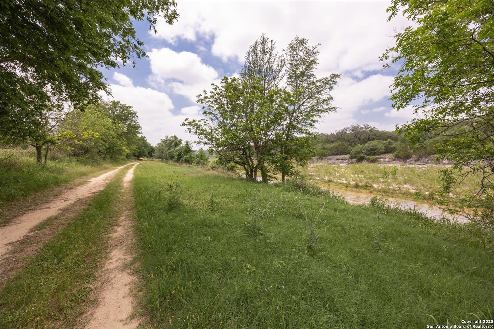 5.18 acres in Bandera County gallery image 3