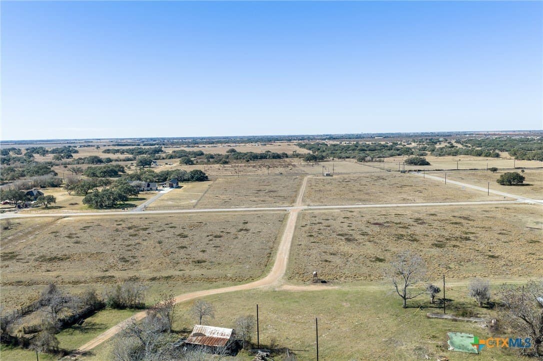 5.53 acres in Victoria County - photo 2