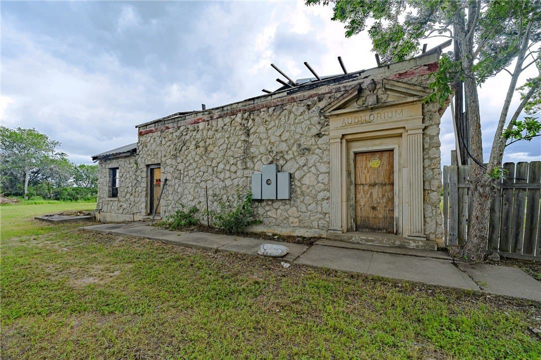 1.68 acres in Bee County - photo 11