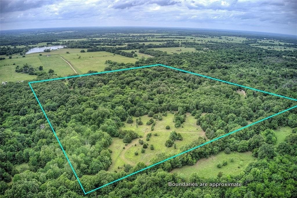 42.43 acres in Hopkins County