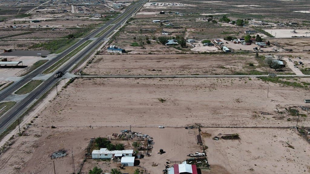 1.13 acres in Crane County gallery image 3