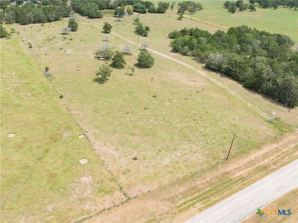 1.51 acres in Lavaca County gallery image 2