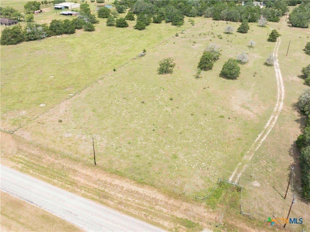 1.51 acres in Lavaca County gallery image 3