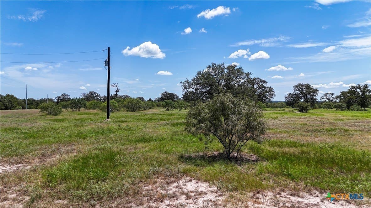 1.08 acres in Bastrop County gallery image 3