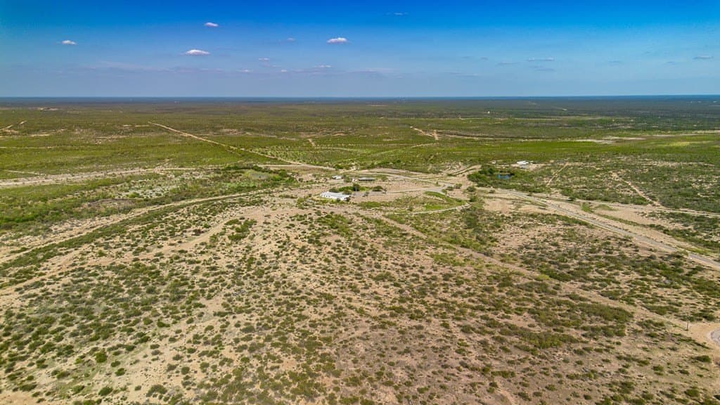 3,484,800 acres in Maverick County gallery image 4
