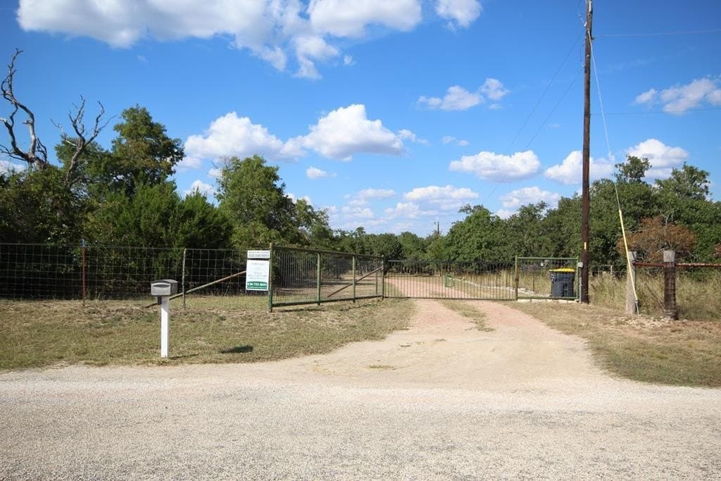 10 acres in Gillespie County gallery image 3