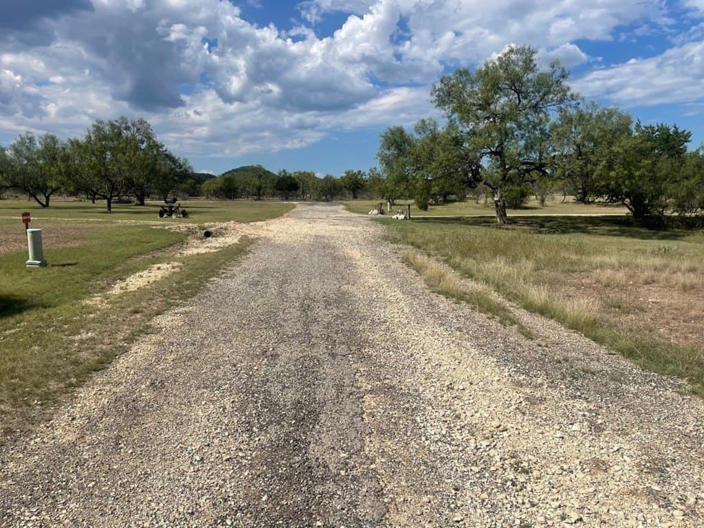 1.25 acres in Edwards County gallery image 3
