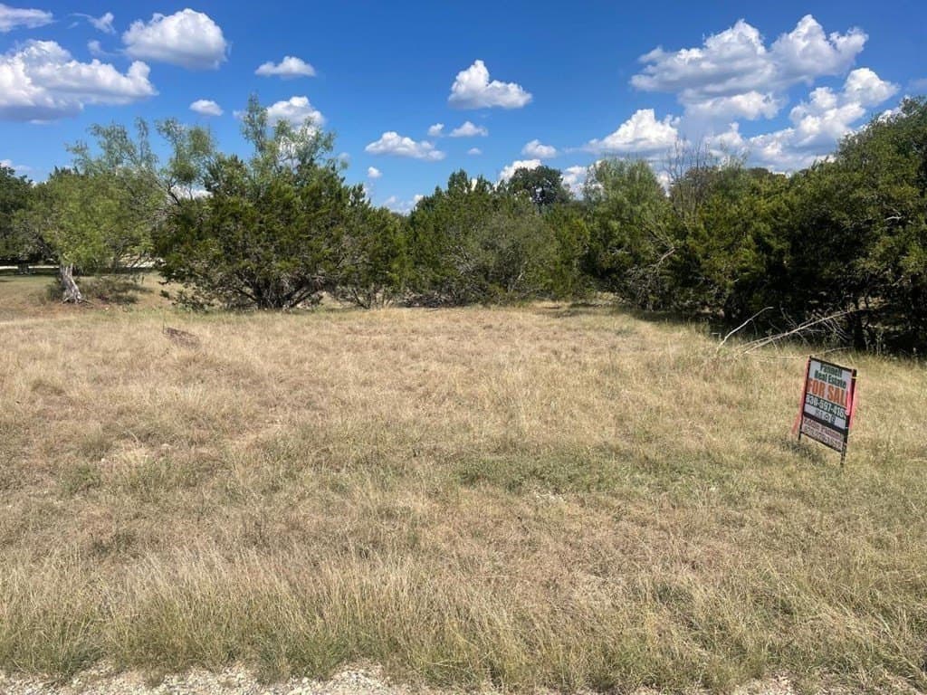 1.25 acres in Edwards County gallery image 4