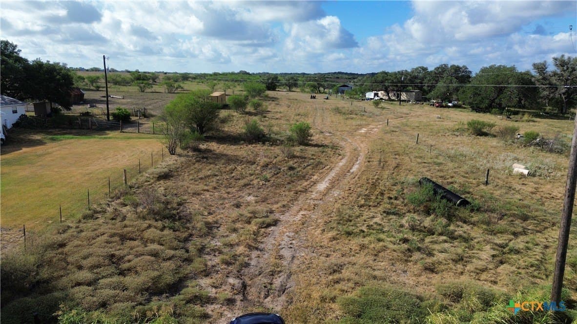 7.96 acres in DeWitt County - photo 2