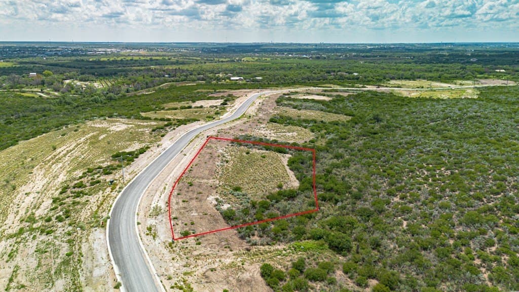 1.06 acres in Maverick County gallery image 3