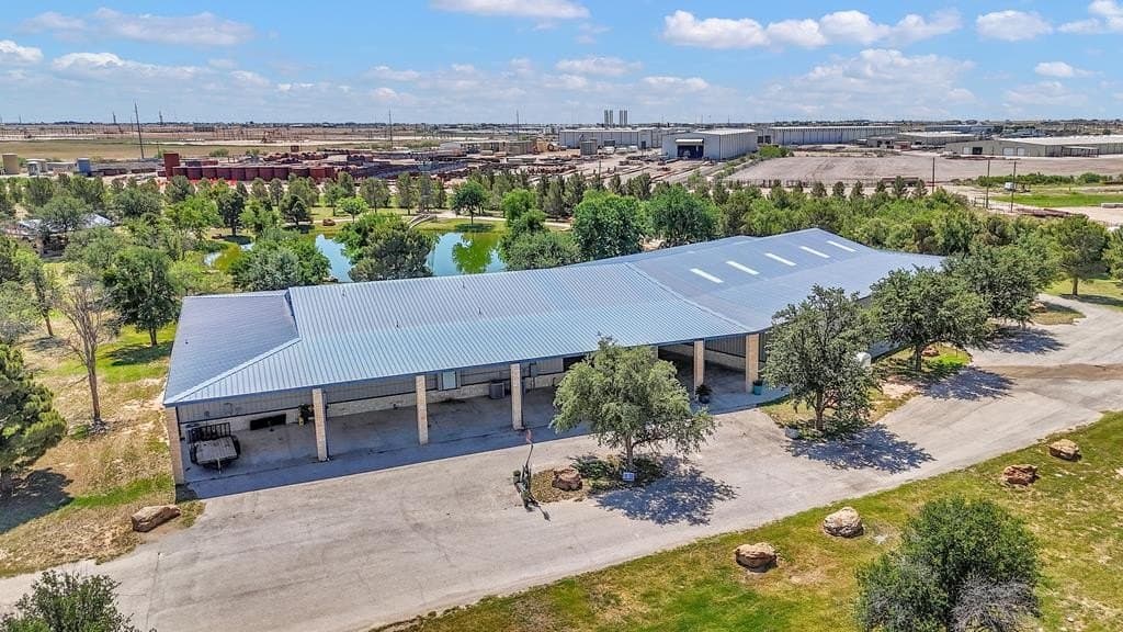 43.5 acres in Midland County