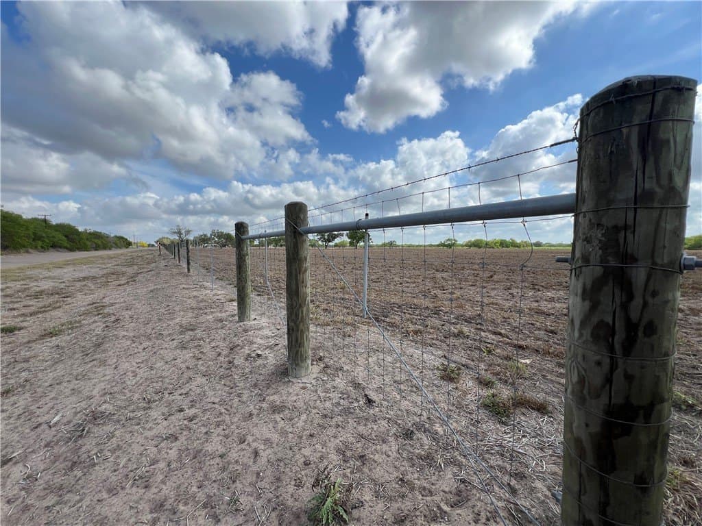 14.4 acres in Brooks County gallery image 3