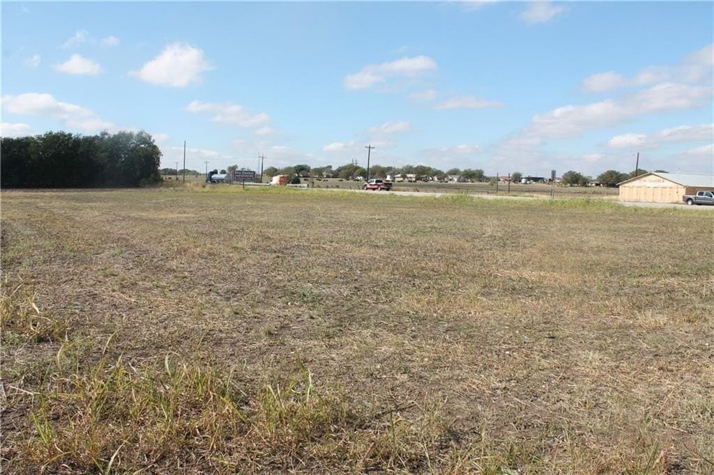 1.02 acres in McLennan County gallery image 2
