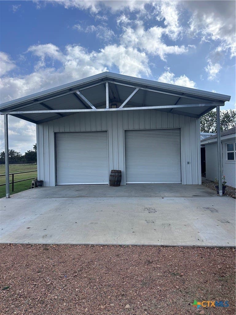 10 acres in Lavaca County - photo 2