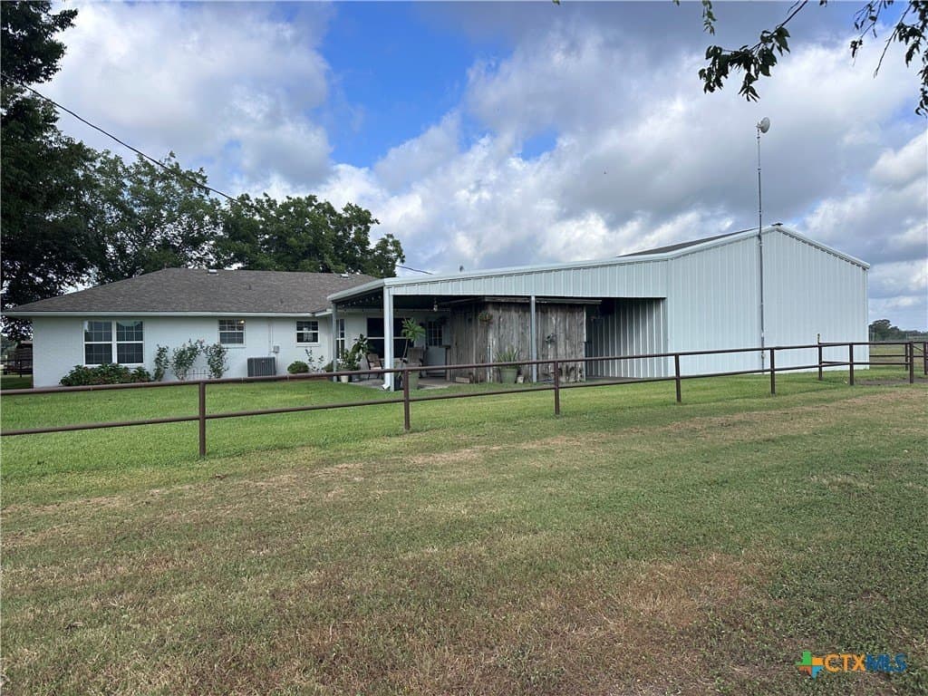 10 acres in Lavaca County - photo 3