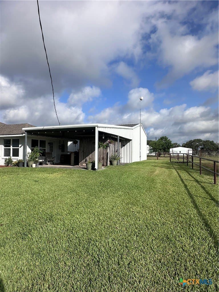 10 acres in Lavaca County - photo 37