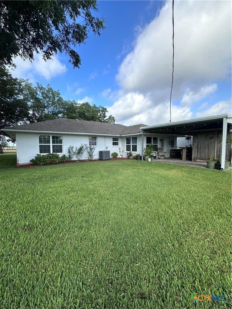 10 acres in Lavaca County - photo 39