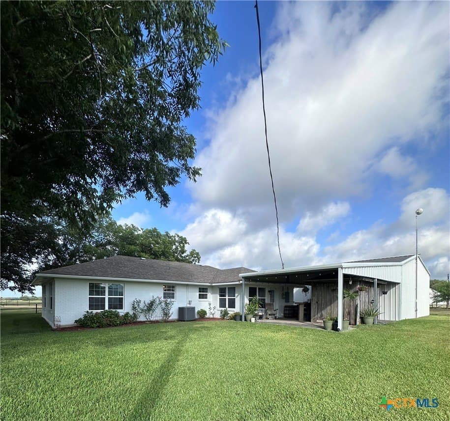 10 acres in Lavaca County - photo 38