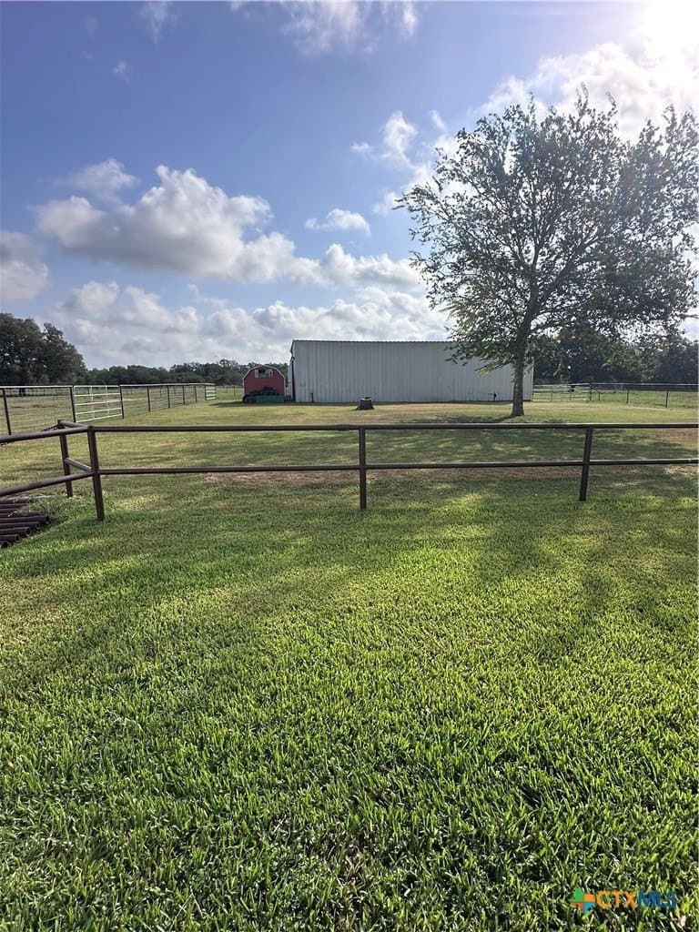 10 acres in Lavaca County - photo 35