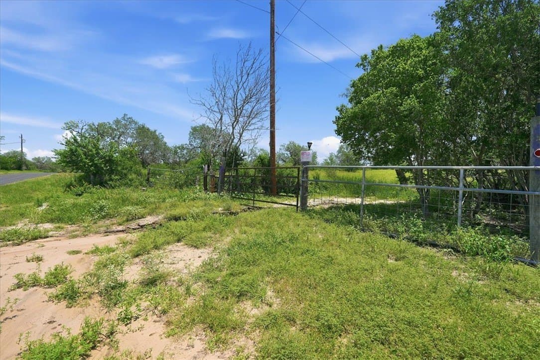 4.05 acres in Live Oak County gallery image 4