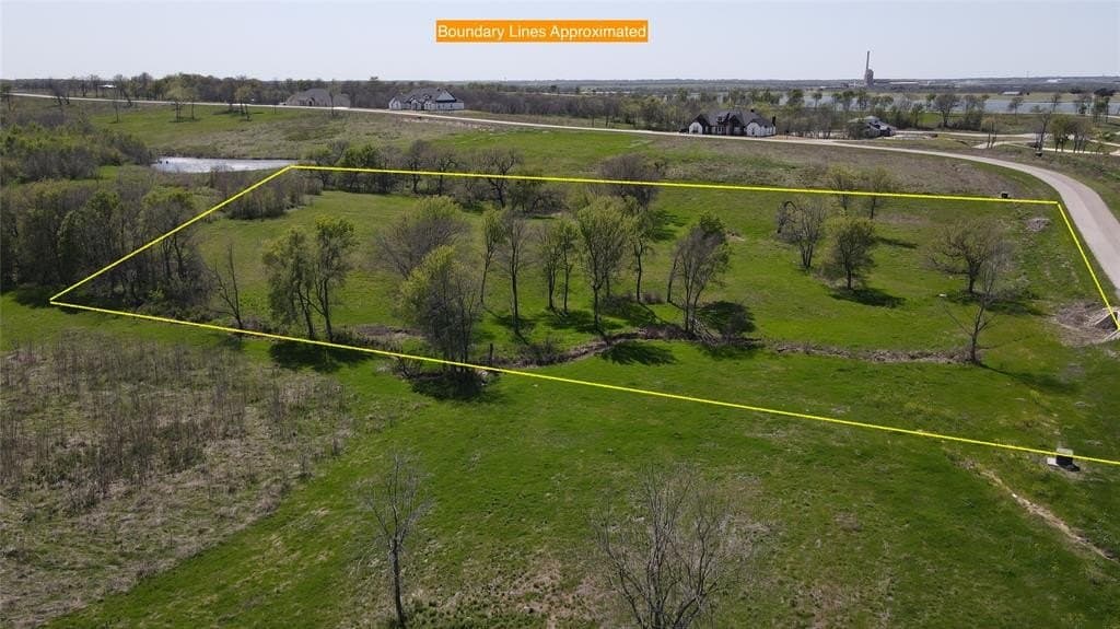 3.77 acres in Navarro County