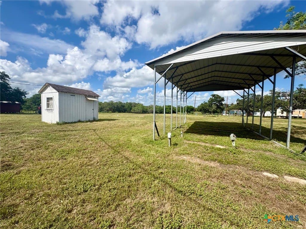 2 acres in Victoria County gallery image 3