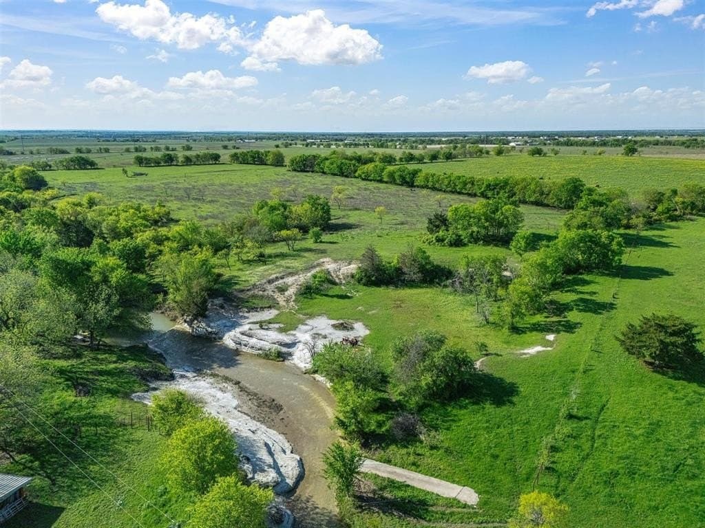 17.92 acres in Ellis County
